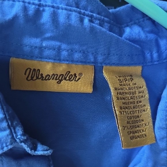 Wrangler Women's Vibrant Blue Casual Button Down Shirt - Picture 2 of 4